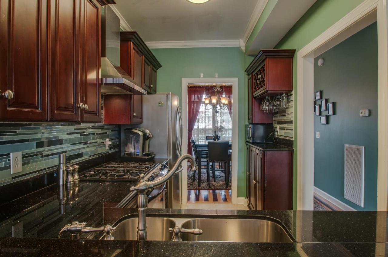 נאשוויל Vacation Home 5 Mins To Down Town 2 Bedrooms 2 Baths Garden Area Hot Tub מראה חיצוני תמונה